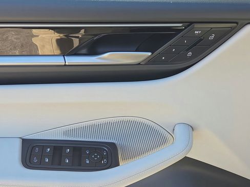 New 2026 Porsche Macan 4S Electric image 7