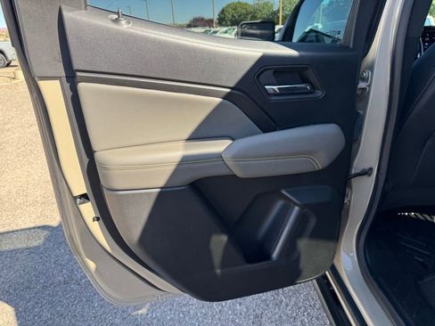 Used 2024 Chevrolet Colorado ZR2 w/ ZR2 Convenience Package III image 16