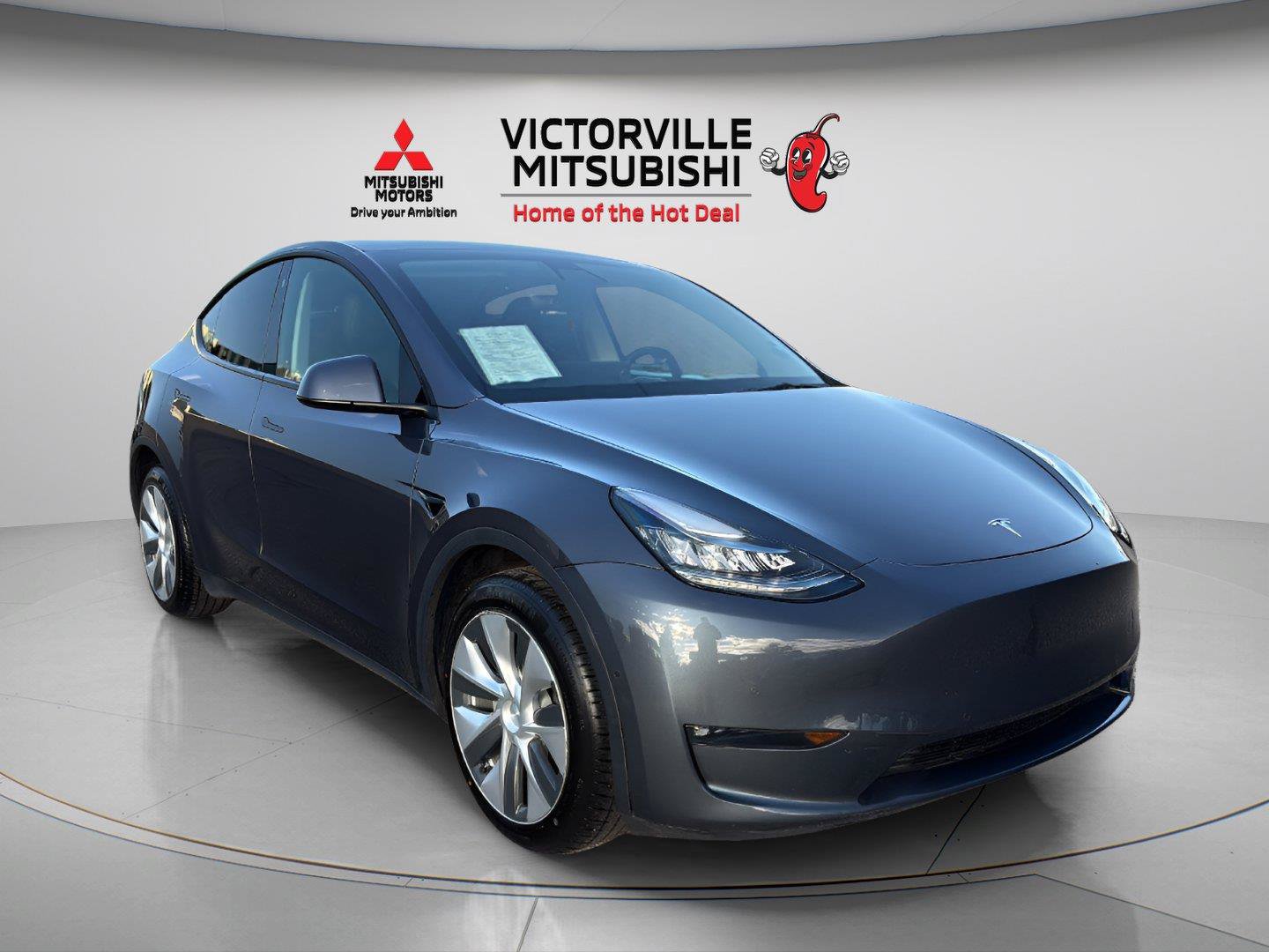 Used 2022 Tesla Model Y Long Range AWD/4WD image 1