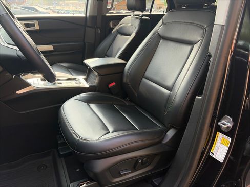 Used 2024 Ford Explorer XLT w/ Equipment Group 202A AWD/4WD image 15