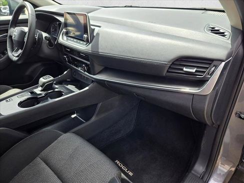 Used 2025 Nissan Rogue SV FWD image 20