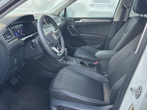 Used 2023 Volkswagen Tiguan SE FWD image 8