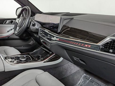 Used 2025 BMW X7 xDrive40i w/ Premium Package image 30