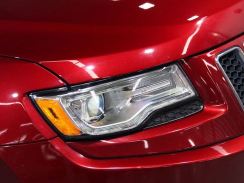 Used 2016 Jeep Grand Cherokee Overland AWD/4WD image 10