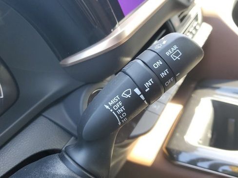 Used 2025 Toyota Crown Signia XLE image 25