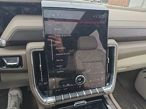 Used 2025 GMC Yukon Denali w/ Denali Reserve Package image 25