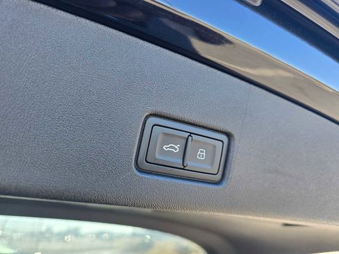 Used 2024 Audi Q4 e-tron Premium w/ Convenience Package image 19