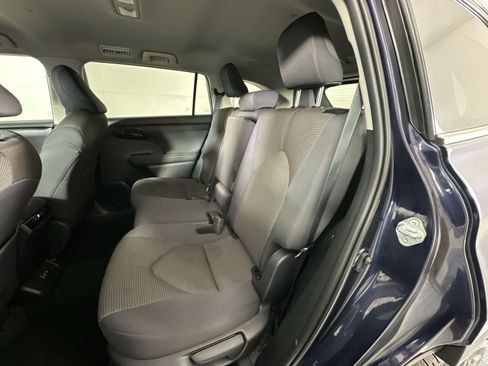 Used 2025 Toyota Highlander LE FWD image 20