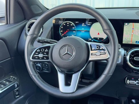 Used 2022 Mercedes-Benz GLB 250 GLB 250 w/ Premium Package Lite image 18