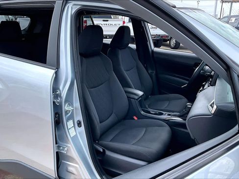 Used 2022 Toyota Corolla Cross LE w/ Black Badges Package (TMS) image 9