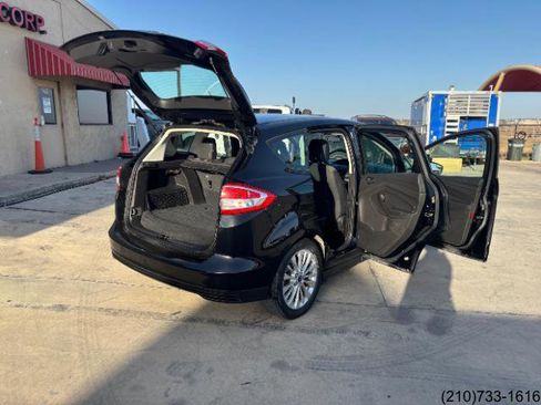 Used 2017 Ford C-MAX SE w/ Cold Weather Package image 27