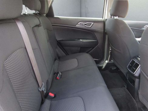 Used 2023 Kia Sportage LX AWD/4WD image 11