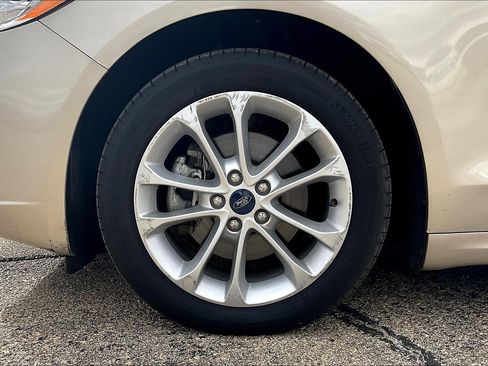 Used 2019 Ford Fusion SE image 9