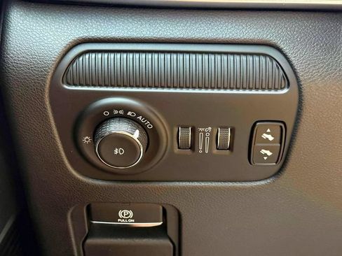 Certified 2024 Jeep Wagoneer Series II AWD/4WD image 22