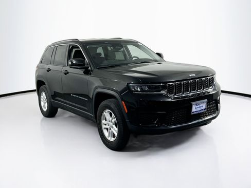 Used 2023 Jeep Grand Cherokee Laredo w/ Luxury Tech Group I AWD/4WD image 3