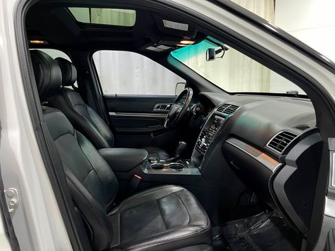Used 2016 Ford Explorer Sport w/ Equipment Group 401A AWD/4WD image 32