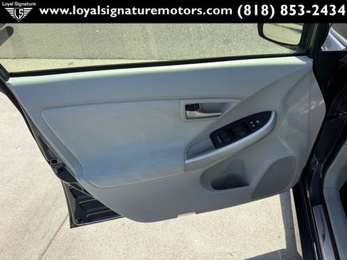 Used 2013 Toyota Prius Three w/ Solar Roof Pkg FWD image 19