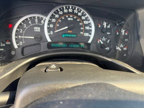 Used 2005 HUMMER H2 SUT w/ Preferred Equipment Group AWD/4WD image 14