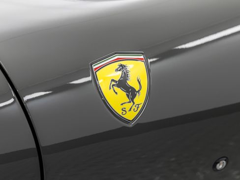 Certified 2025 Ferrari Roma Spider RWD image 41