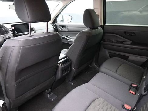 Used 2024 Nissan Pathfinder SV AWD/4WD image 17