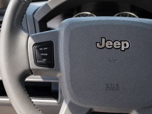 Used 2005 Jeep Grand Cherokee Limited AWD/4WD image 12