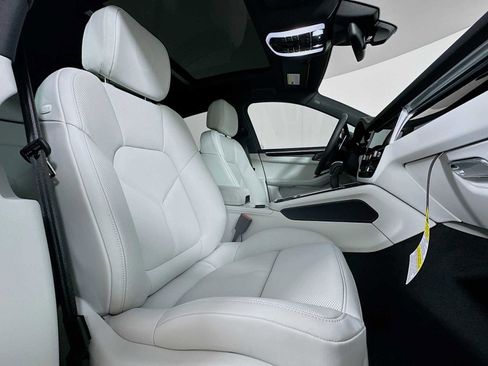 New 2026 Porsche Macan image 30