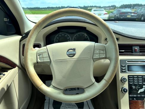 Used 2008 Volvo V70 image 13