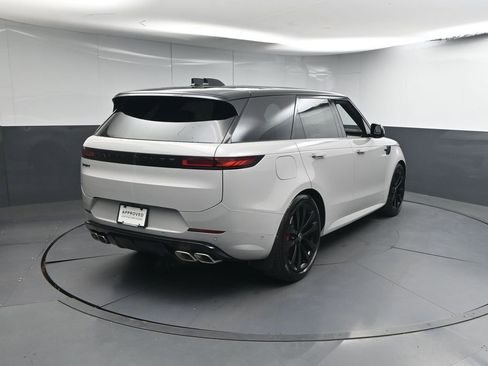 Used 2025 Land Rover Range Rover Sport Dynamic SE image 23
