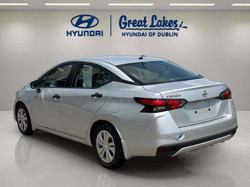 Used 2020 Nissan Versa S FWD image 3