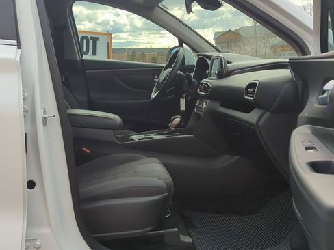 Used 2019 Hyundai Santa Fe SE image 16