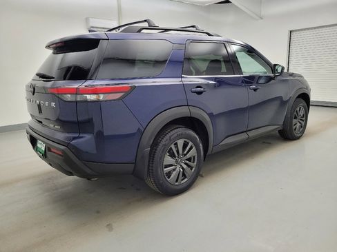 Used 2023 Nissan Pathfinder SV image 10