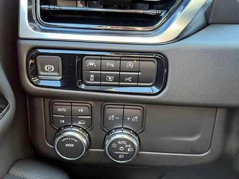 Used 2025 GMC Yukon Denali image 30