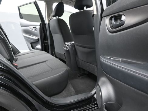 Used 2021 Nissan Rogue Sport S image 17