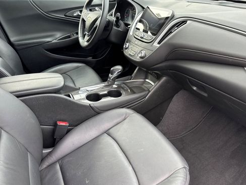 Certified 2022 Chevrolet Malibu LT w/ Leather Package image 16