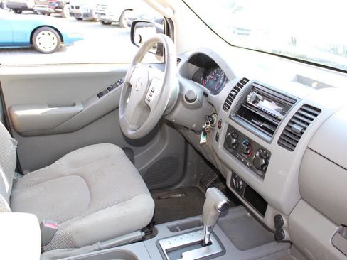 Used 2005 Nissan Frontier SE w/ (P01) Power Pkg AWD/4WD image 12