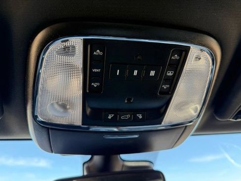 Used 2018 Jeep Grand Cherokee Limited AWD/4WD image 28