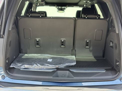 New 2026 Cadillac Escalade Luxury AWD/4WD image 9