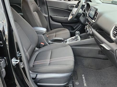 Used 2025 Hyundai Venue SEL image 14