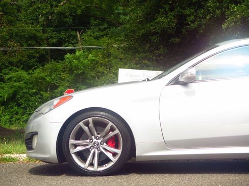 Used 2011 Hyundai Genesis 3.8 RWD image 34