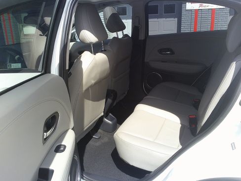 Used 2019 Honda HR-V EX-L image 17