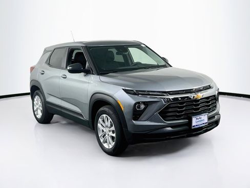 Used 2026 Chevrolet TrailBlazer LS w/ LS Convenience Package FWD image 3
