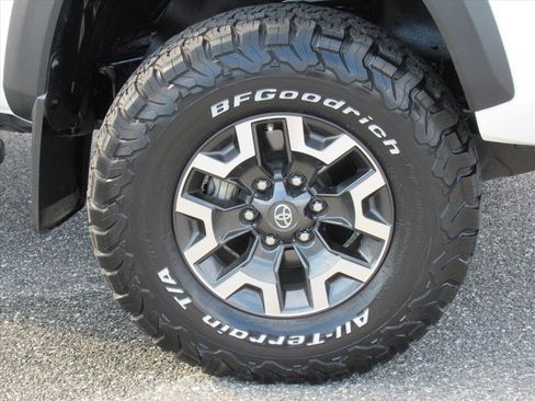 Used 2020 Toyota Tacoma TRD Off-Road image 8