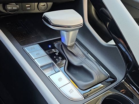 Used 2022 Hyundai Elantra Limited image 15