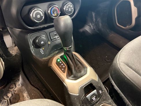 Used 2017 Jeep Renegade Sport w/ Power & Air Group image 21