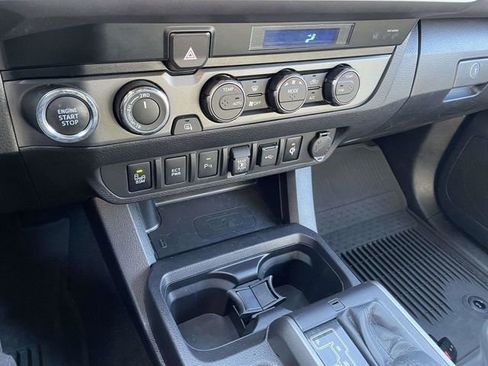 Used 2022 Toyota Tacoma TRD Sport w/ Technology Package image 31