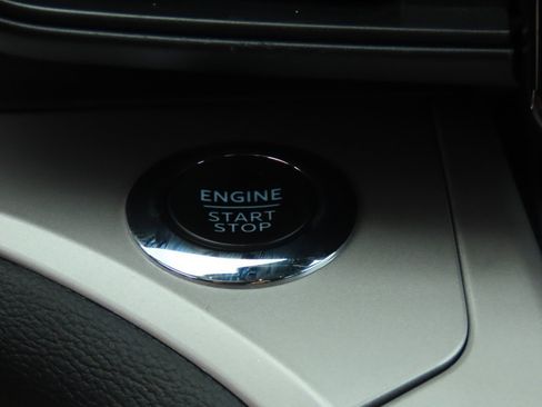 Used 2024 Ford Explorer XLT image 31