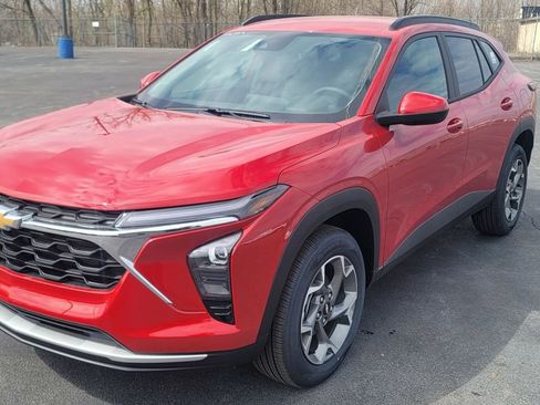 New 2026 Chevrolet Trax LT w/ Driver Confidence Package FWD image 3