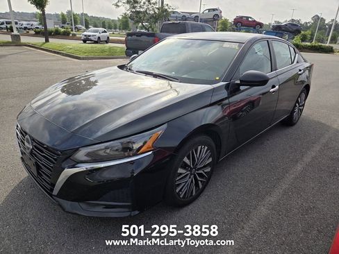 Used 2025 Nissan Altima 2.5 SV FWD image 10