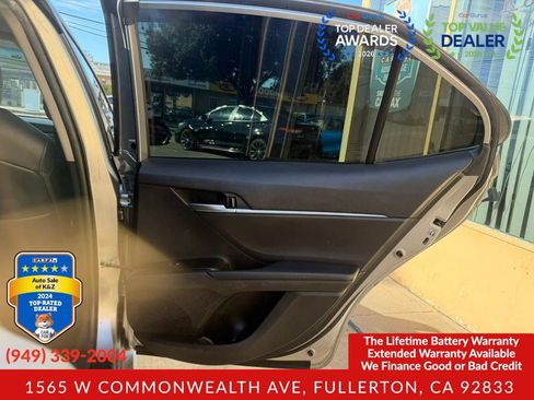 Used 2019 Toyota Camry SE FWD image 21