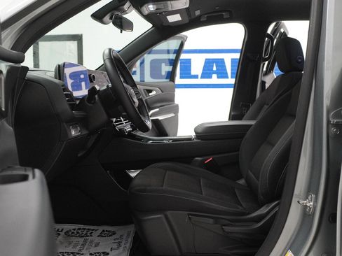Used 2024 Chevrolet Traverse LS FWD image 5